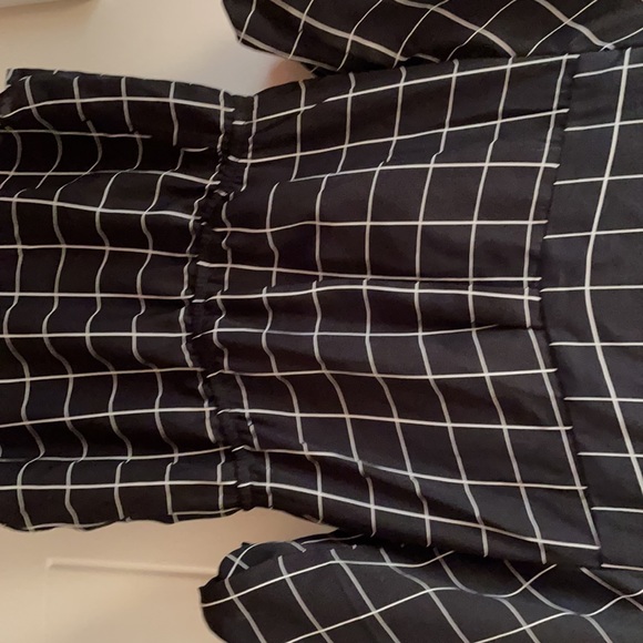 A formal blouse with grid pattern - Picture 3 of 3